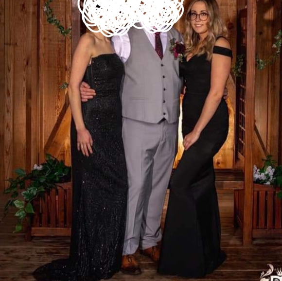 Le Chateau Dress - Picture 5 of 7